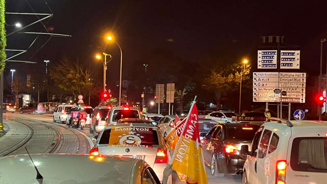 Galatasaray şampiyon oldu, Konya’da taraftarlar sokağa döküldü 3